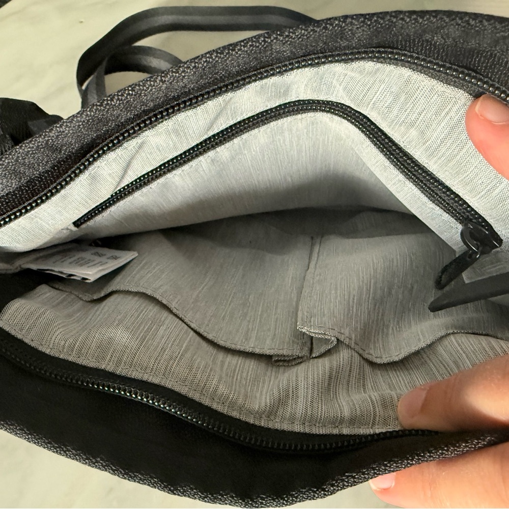 Like New Sherpani Sadie Crossbody Bag Black - Picture 7 of 10